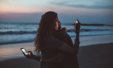 Reclaiming Being Present: A Digital Detox Journey in 10 Steps for Your New Year’s Resolution