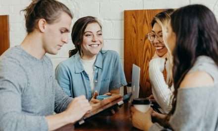 Discover the Benefits of Polyamory: Find Extraordinary Love at Any Age